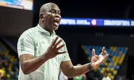 Go: Sierra aussi se montre...léonine avec Tapha. 