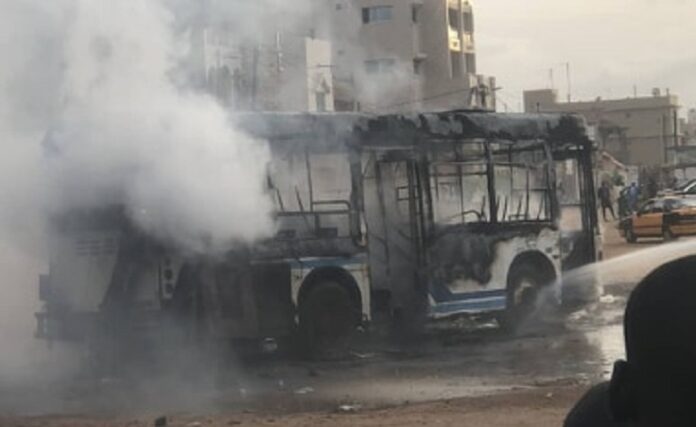 Bus incendié: Le terrorisme n'est pas un objet de plaisanterie 1 Bus Incendié: Les chauffeurs de bus en état d’alerte, Les populations se disent inquiètes