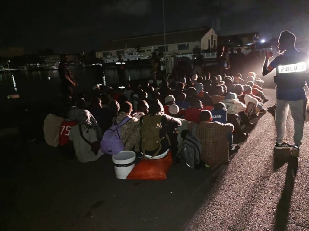 71 migrants clandestins dont 13 mineurs et 2 femmes interceptés 3 migratnsssss