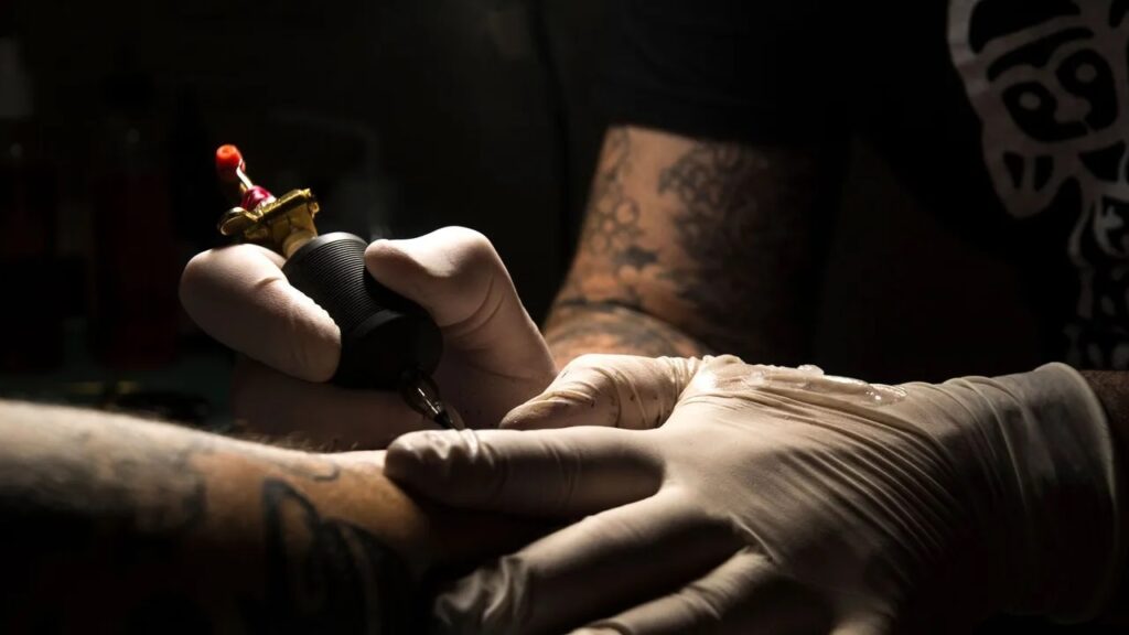 Marché HLM : Un tatoueur poignarde son collègue 1 tatou