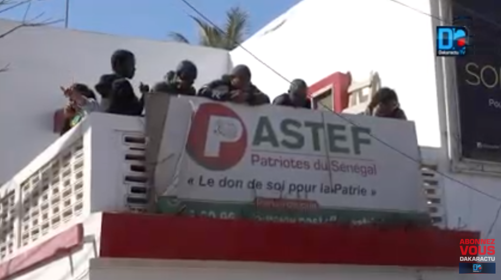 Quartier général du Pastef à Pikine: La police enferme des fiches de parrainages et confisque la clé du bâtiment 1 53935884 40703003