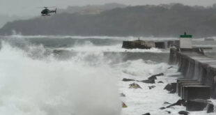 Un helicoptere de la gendarmerie recherche les marins senegalais au large de Ciboure