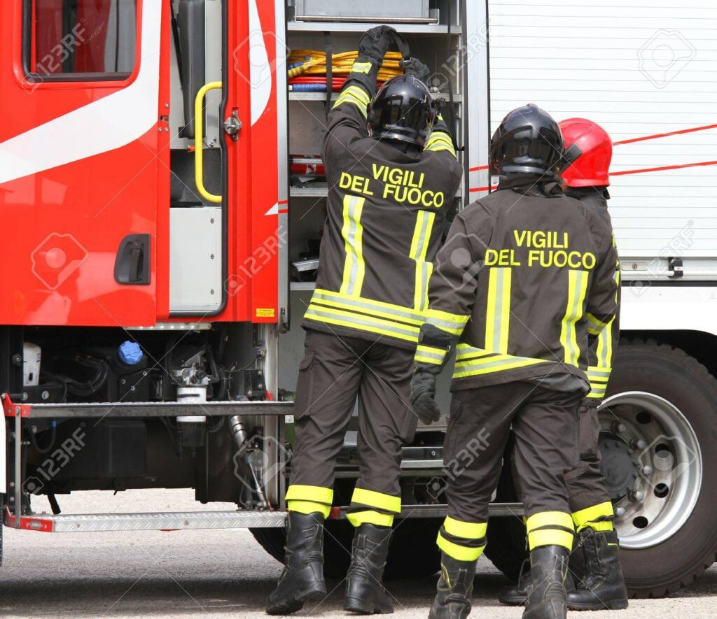 Italie : un Sénégalais meurt dans l'explosion dans une usine 1 32592300 pompiers italiens travaillant pres du camion de pompiers lors de la manipulation d urgence 1
