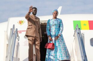 diomaye depart paris avec sa femme