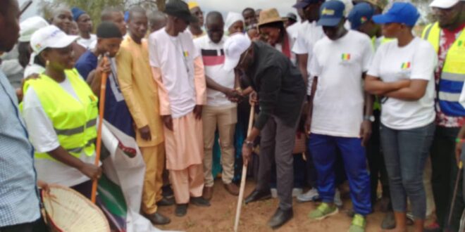 Lancement des vacances agricoles patriotiques  à Dahra Djoloff: Le ministre El  Malick Ndiaye invite les jeunes à retourner à la terre.