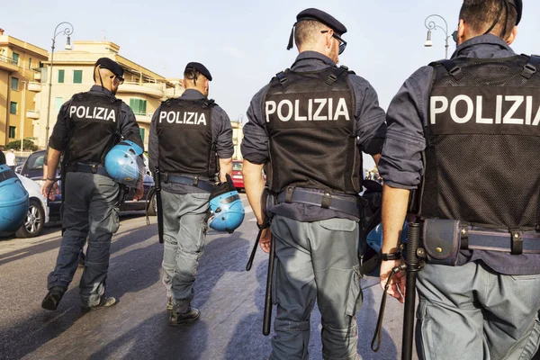 Italie : Deux dealers "Modou-Modou" arrêté par la police 1 policee italie