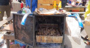 De la viande dans un contenant metallique