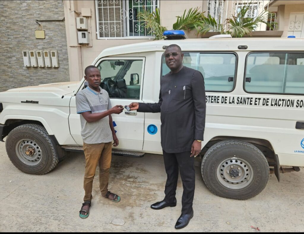Gassane, Maître Ousseynou Ka octroie une ambulance médicalisée aux populations 1 Screenshot 20250616 214703 WhatsApp