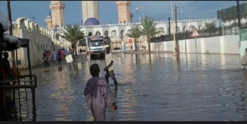 Touba patauge dans les eaux 1 90653818 63888091
