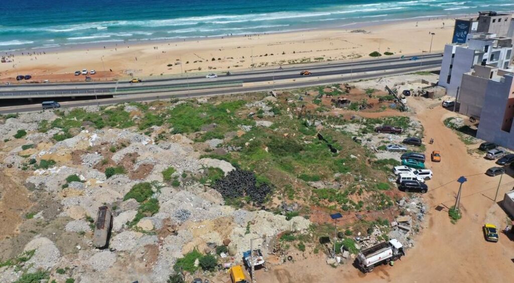 Ancienne base de CDE : Les résidents du littoral dénoncent une "bombe écologique" et appellent au déguerpissement d'un mystérieux occupant 1 IMG 20251119 WA00302