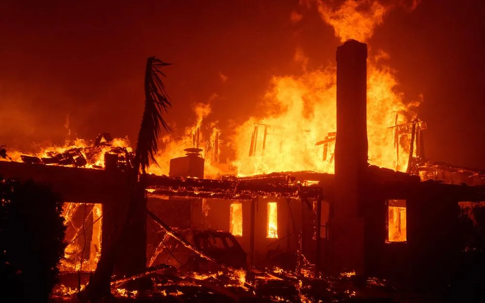 Le marché situé à côté de la prison de Rebeuss en feu 1 incendie los angeles