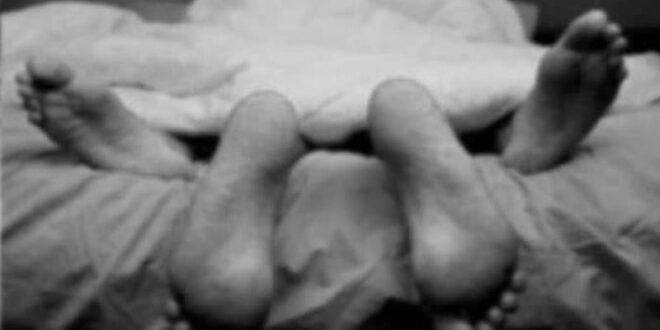 couple amour foyer lit sexe