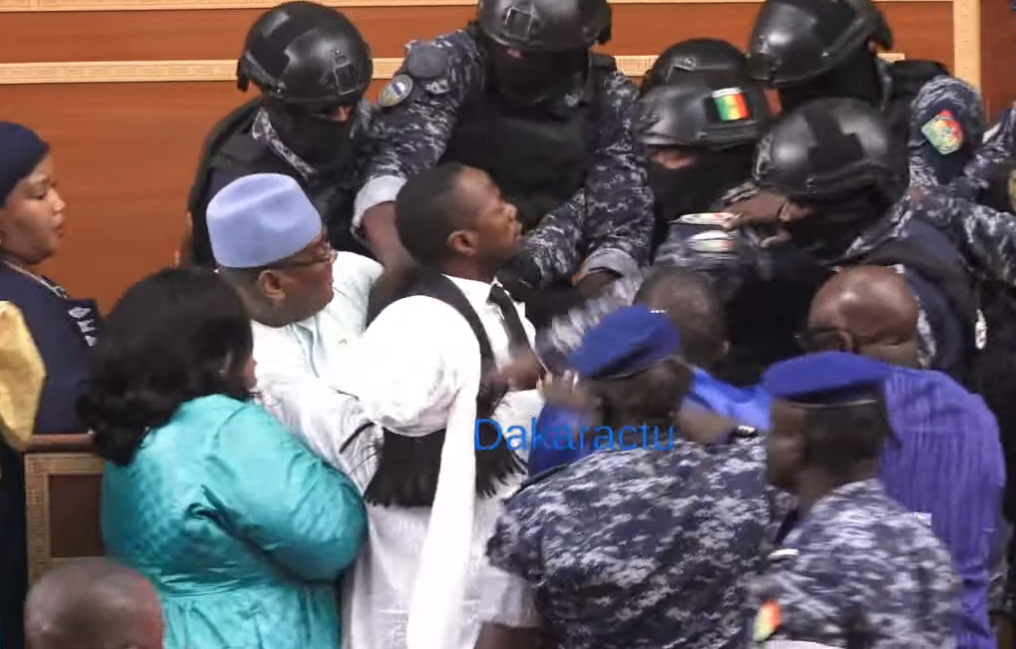 ASSEMBLEE NATIONALE : Abdou Mbow Embarqué De Force Par La Gendarmerie