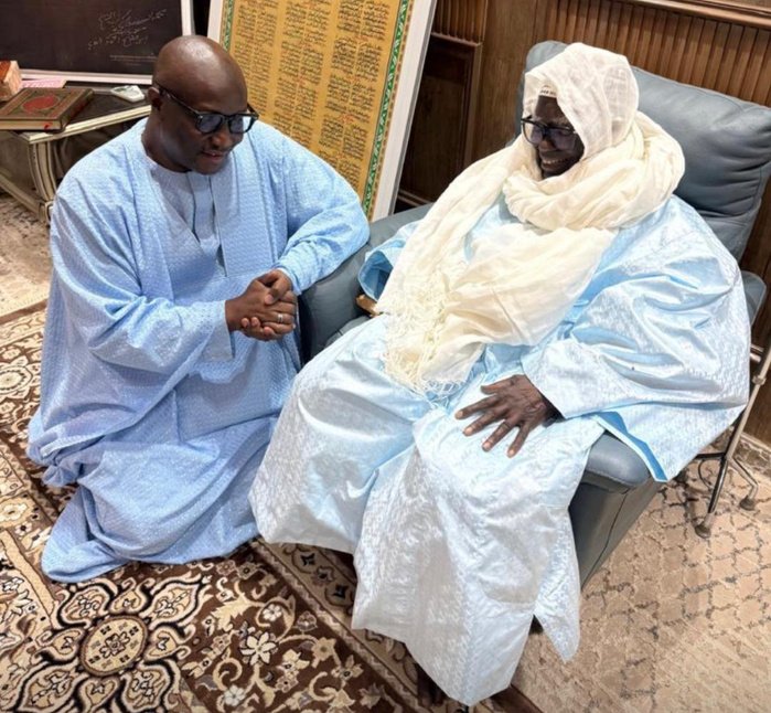 La visite nocturne du ministre l'intérieur chez Serigne Mountakha 2 97205220 67723499