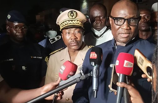 e ministre de l’Intérieur et de la Sécurité publique, Mouhamadou Makhtar Cissé, a supervisé lundi tard dans la soirée des opérations de désencombrement des voies publiques dans plusieurs communes de Dakar et sa banlieue, a constaté un reporter de l’APS. ‘’Dans une belle synergie, toutes les autorités se sont mobilisées, les autorités municipales, mais également l’Etat pour continuer d’attaquer ce problème, ce fléau que constituent, les occupations anarchiques de l’espace public’’, a-t-il déclaré à la fin de sa tournée de supervision des opérations de désencombrement. Le ministre de l’Intérieur et de la Sécurité publique, accompagné de ses équipes, a entamé sa tournée de supervision de ces opérations de désencombrement par la commune de Dakar-Plateau. Il s’est ensuite rendu à Guédiawaye pour terminer par Pikine où il a fait le point. Des maires des communes visitées ont pris part à ces opérations. M. Cissé a admis que s’attaquer aux occupations illégales des voies publiques dans la région de Dakar et plusieurs grandes agglomérations du pays reste encore ‘’un travail à la limite de Sisyphe, un éternel recommencement’’. ‘’Ça doit cesser de l’être. Il faudrait qu’à un moment qu’on puisse trouver la parade, pour que quand des efforts aussi importants sont faits, pour désencombrer, qu’on puisse réinvestir de façon vertueuse l’espace public, l’occuper utilement pour les populations’’, a-t-il fait savoir. 1 Capture decran 2026 09 22 a 10.31.23